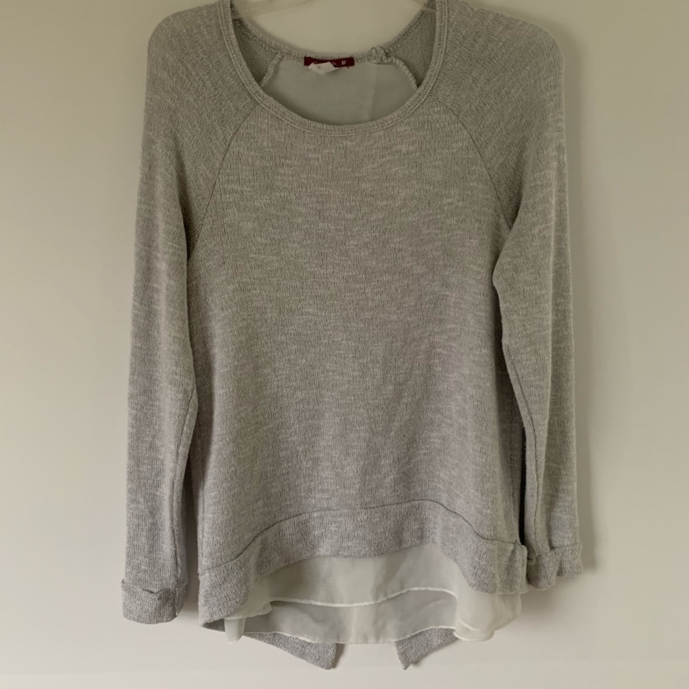Woman’s long sleeve silver top